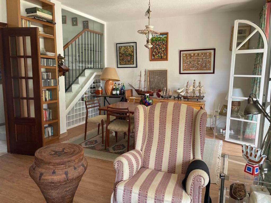 Ferienhaus Spacious House With Private Pool Next To Golf Club *